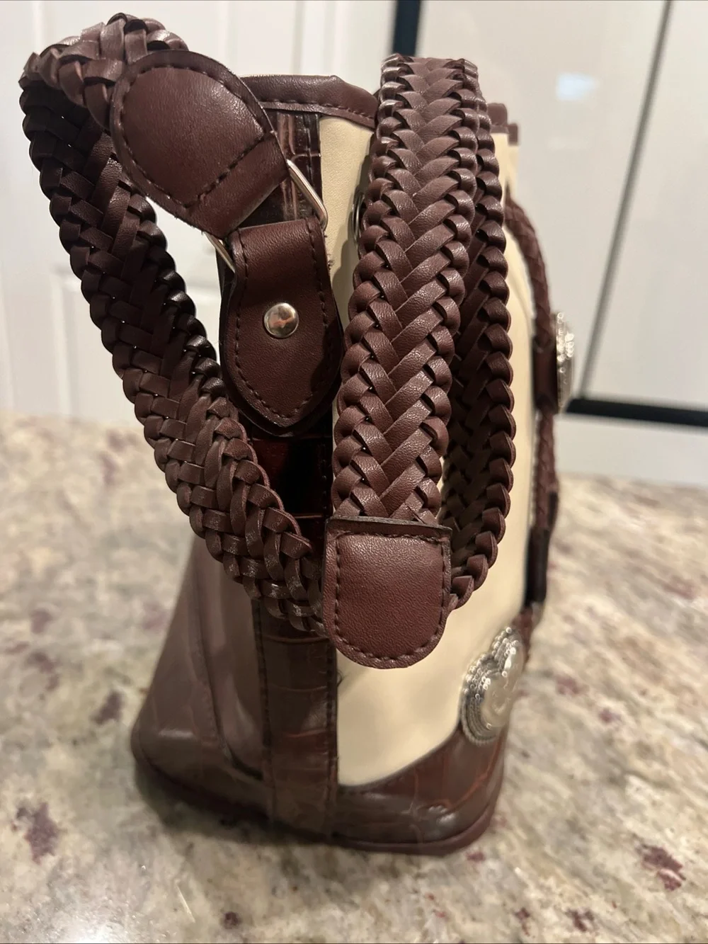 N/A stylish cream
